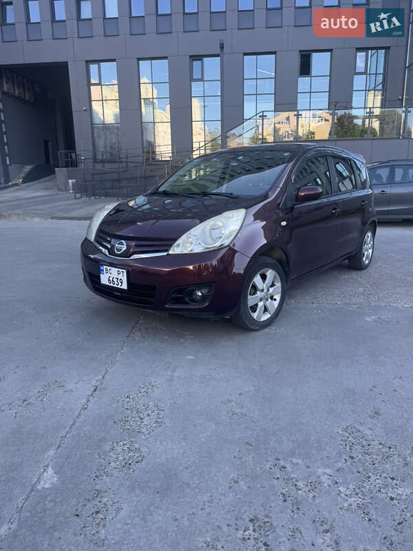 Хетчбек Nissan Note 2012 в 