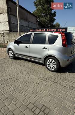 Хэтчбек Nissan Note 2008 в 