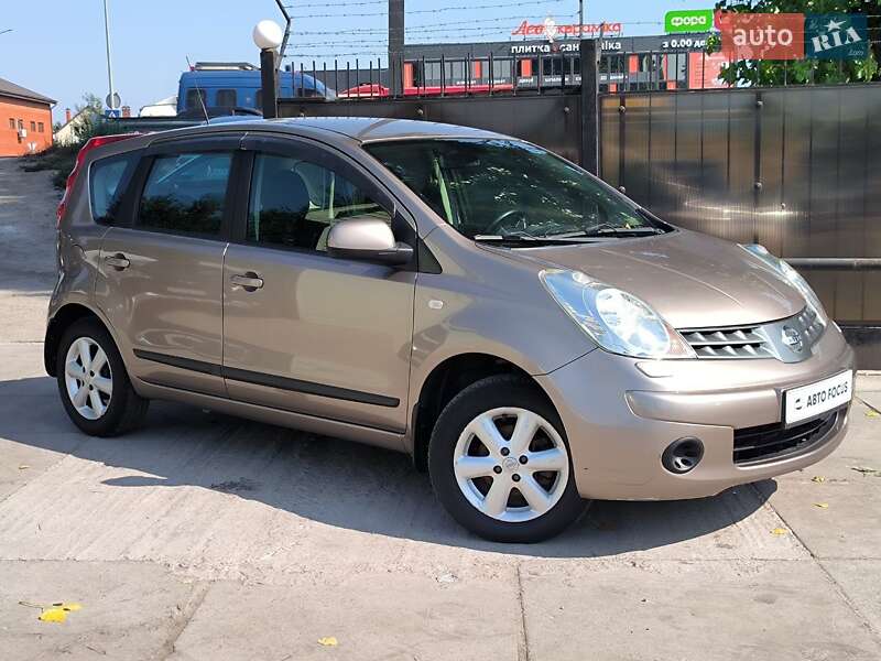 Хэтчбек Nissan Note 2007 в 