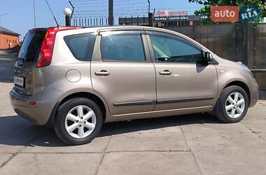 Хэтчбек Nissan Note 2007 в 