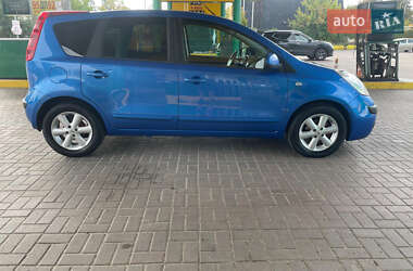 Хэтчбек Nissan Note 2006 в 