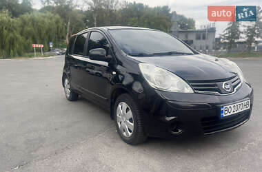 Хэтчбек Nissan Note 2012 в 