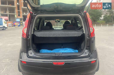 Хэтчбек Nissan Note 2012 в 