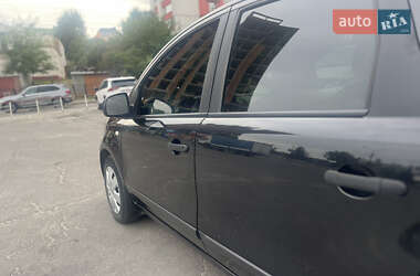 Хэтчбек Nissan Note 2012 в 