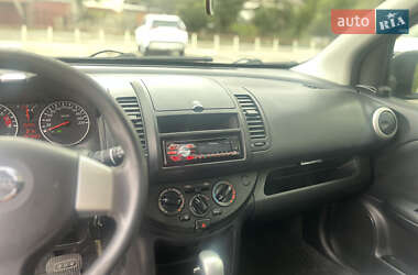 Хэтчбек Nissan Note 2012 в 