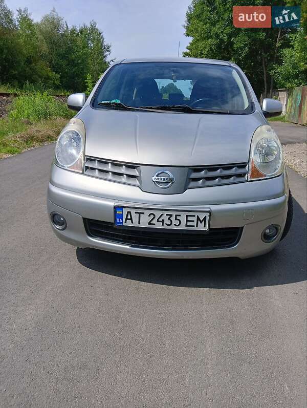 Хэтчбек Nissan Note 2008 в 