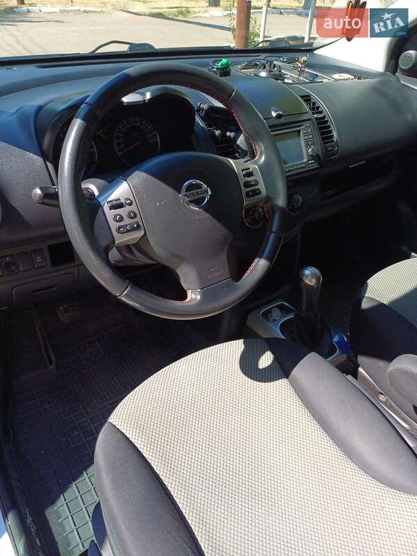 Хэтчбек Nissan Note 2010 в Доброславе