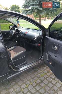 Хэтчбек Nissan Note 2009 в 
