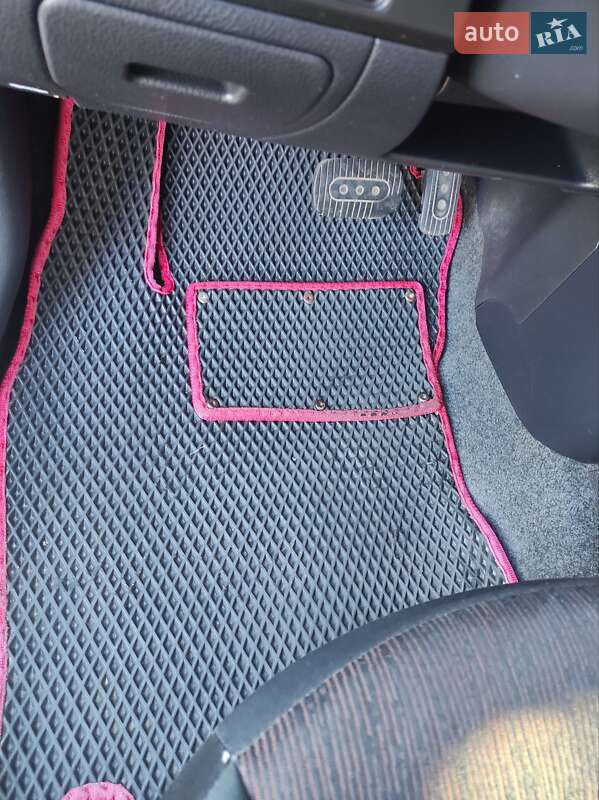 Хэтчбек Nissan Note 2011 в Борисполе