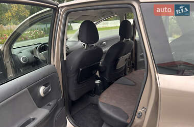 Хэтчбек Nissan Note 2009 в 