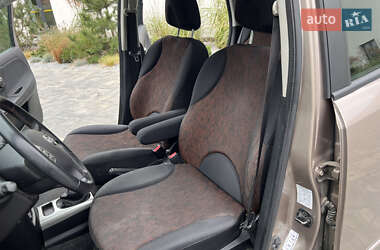 Хэтчбек Nissan Note 2009 в 