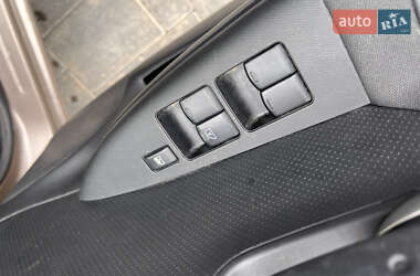 Хэтчбек Nissan Note 2009 в 
