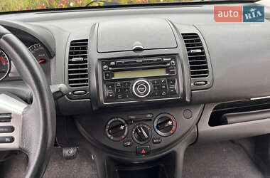 Хэтчбек Nissan Note 2009 в 