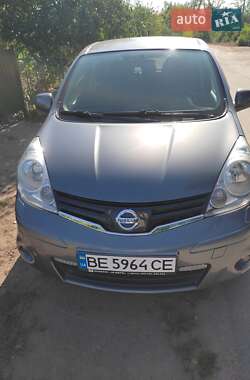 Хэтчбек Nissan Note 2011 в 