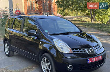 Хэтчбек Nissan Note 2006 в 