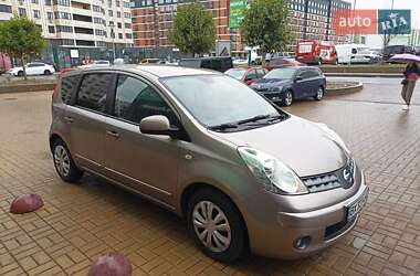 Хэтчбек Nissan Note 2008 в Вишневом