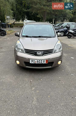 Хэтчбек Nissan Note 2011 в 