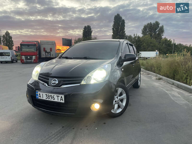 Хэтчбек Nissan Note 2009 в 