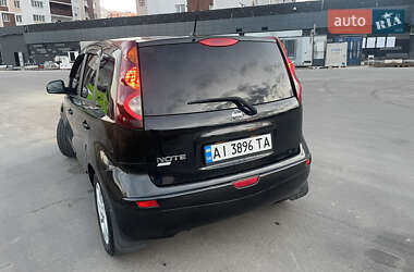 Хэтчбек Nissan Note 2009 в 