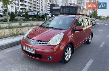 Хэтчбек Nissan Note 2008 в 