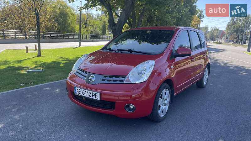 Хэтчбек Nissan Note 2007 в 