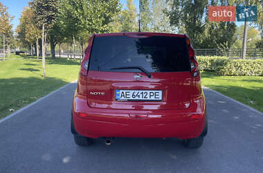 Хэтчбек Nissan Note 2007 в 