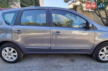 Хэтчбек Nissan Note 2009 в 