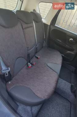 Хэтчбек Nissan Note 2009 в 