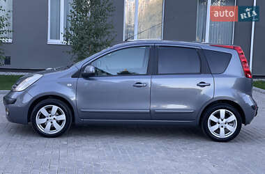 Хэтчбек Nissan Note 2006 в 