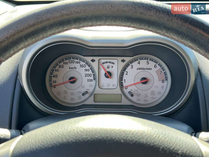 Хэтчбек Nissan Note 2006 в Киеве