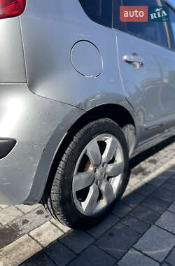 Хэтчбек Nissan Note 2006 в 