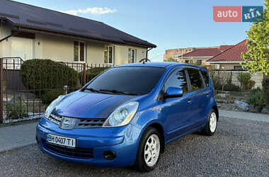 Хэтчбек Nissan Note 2006 в 
