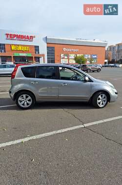 Хэтчбек Nissan Note 2006 в 