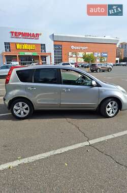 Хэтчбек Nissan Note 2006 в 
