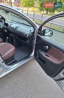 Хэтчбек Nissan Note 2006 в 