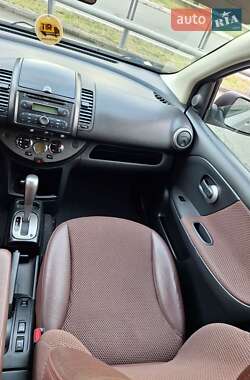 Хэтчбек Nissan Note 2006 в 