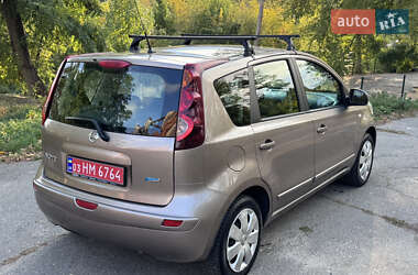 Хэтчбек Nissan Note 2010 в 