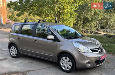 Хэтчбек Nissan Note 2010 в 