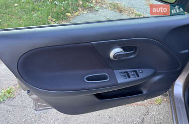 Хэтчбек Nissan Note 2010 в 