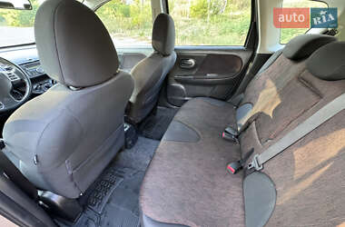 Хэтчбек Nissan Note 2010 в 