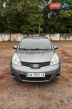 Хэтчбек Nissan Note 2011 в 