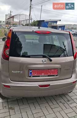 Хэтчбек Nissan Note 2009 в 