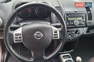 Хэтчбек Nissan Note 2009 в 