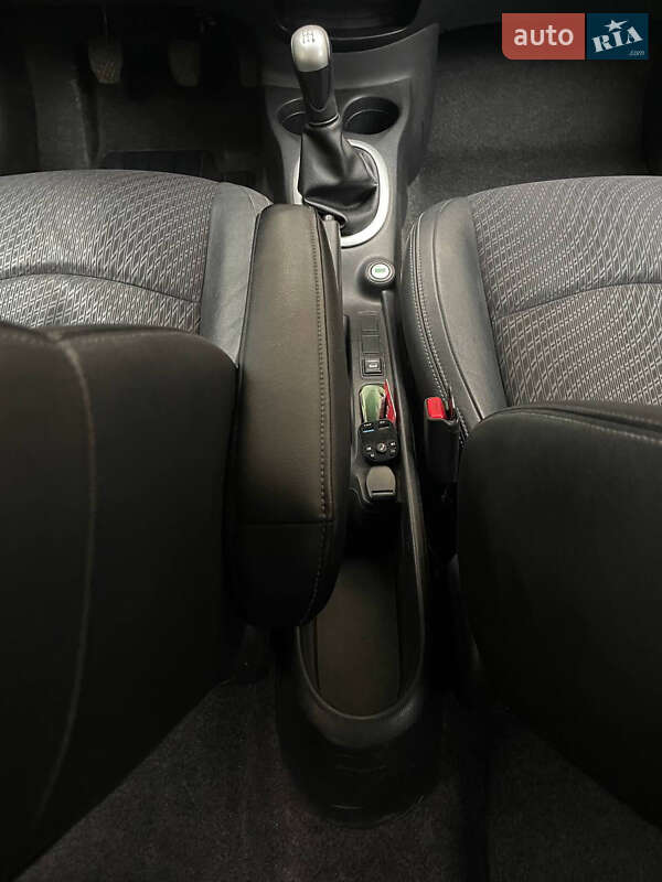 Хэтчбек Nissan Note 2014 в Бродах фото 16 Хэтчбек Nissan Note 2014 в Бродах