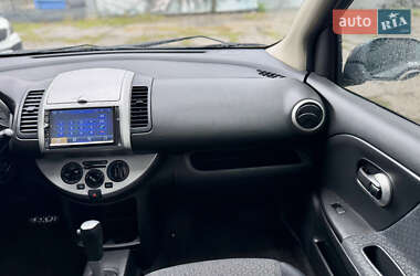 Хэтчбек Nissan Note 2012 в 