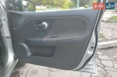 Хэтчбек Nissan Note 2006 в  фото 12 Хэтчбек Nissan Note 2006 в
