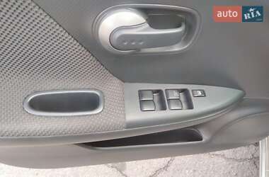 Хэтчбек Nissan Note 2006 в  фото 17 Хэтчбек Nissan Note 2006 в
