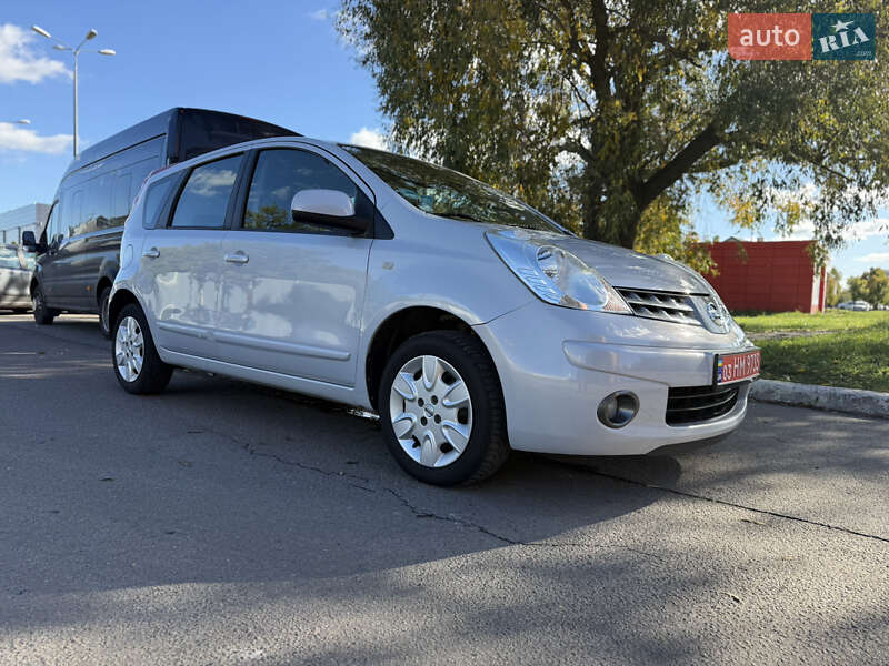 Хэтчбек Nissan Note 2008 в 
