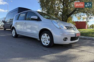 Хэтчбек Nissan Note 2008 в 