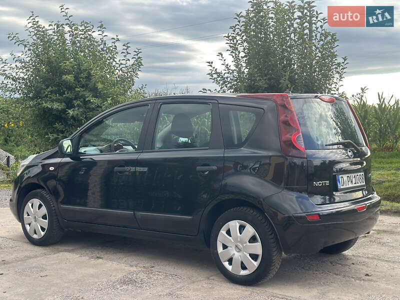 Хэтчбек Nissan Note 2009 в Дубно